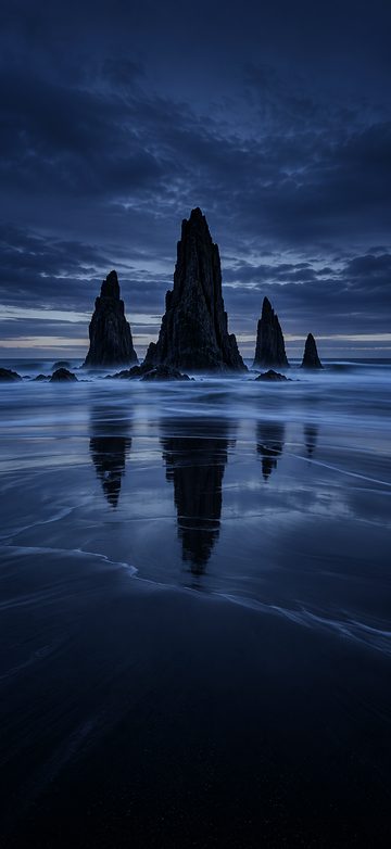 Black Sand Beach At Blue Hour, dark lock screen